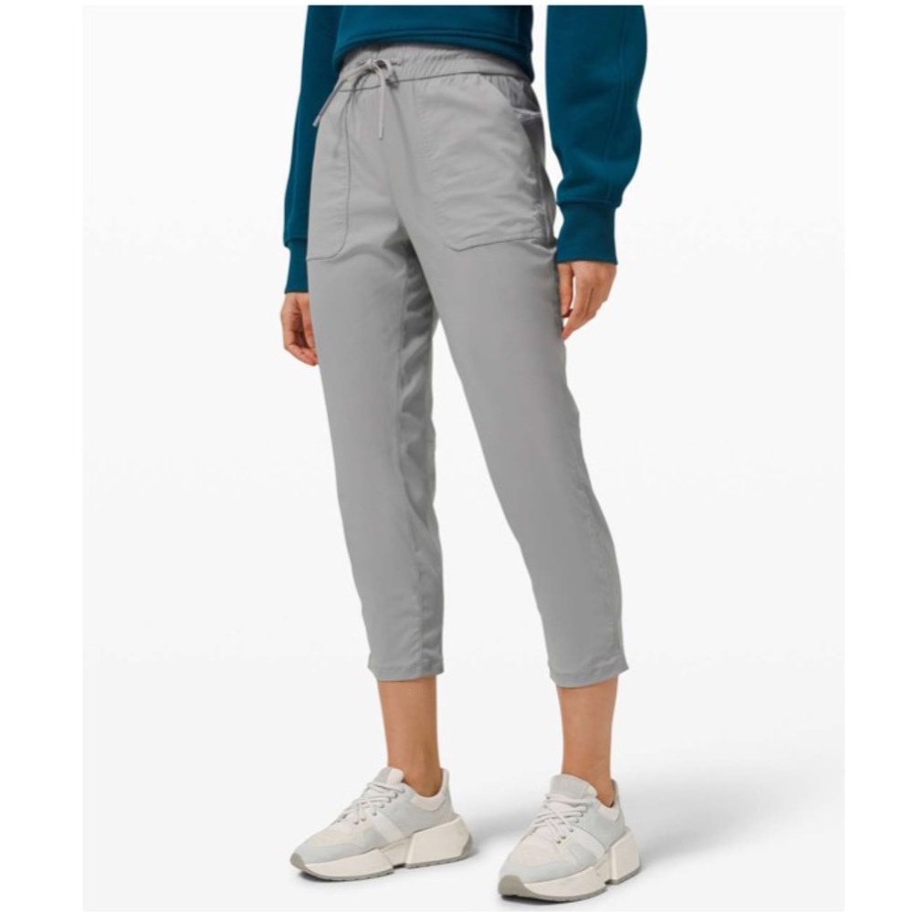 Lululemon 2021 Beyond the Studio Crop Pants in 
Rhino Grey Size 4 Style W6BJBS